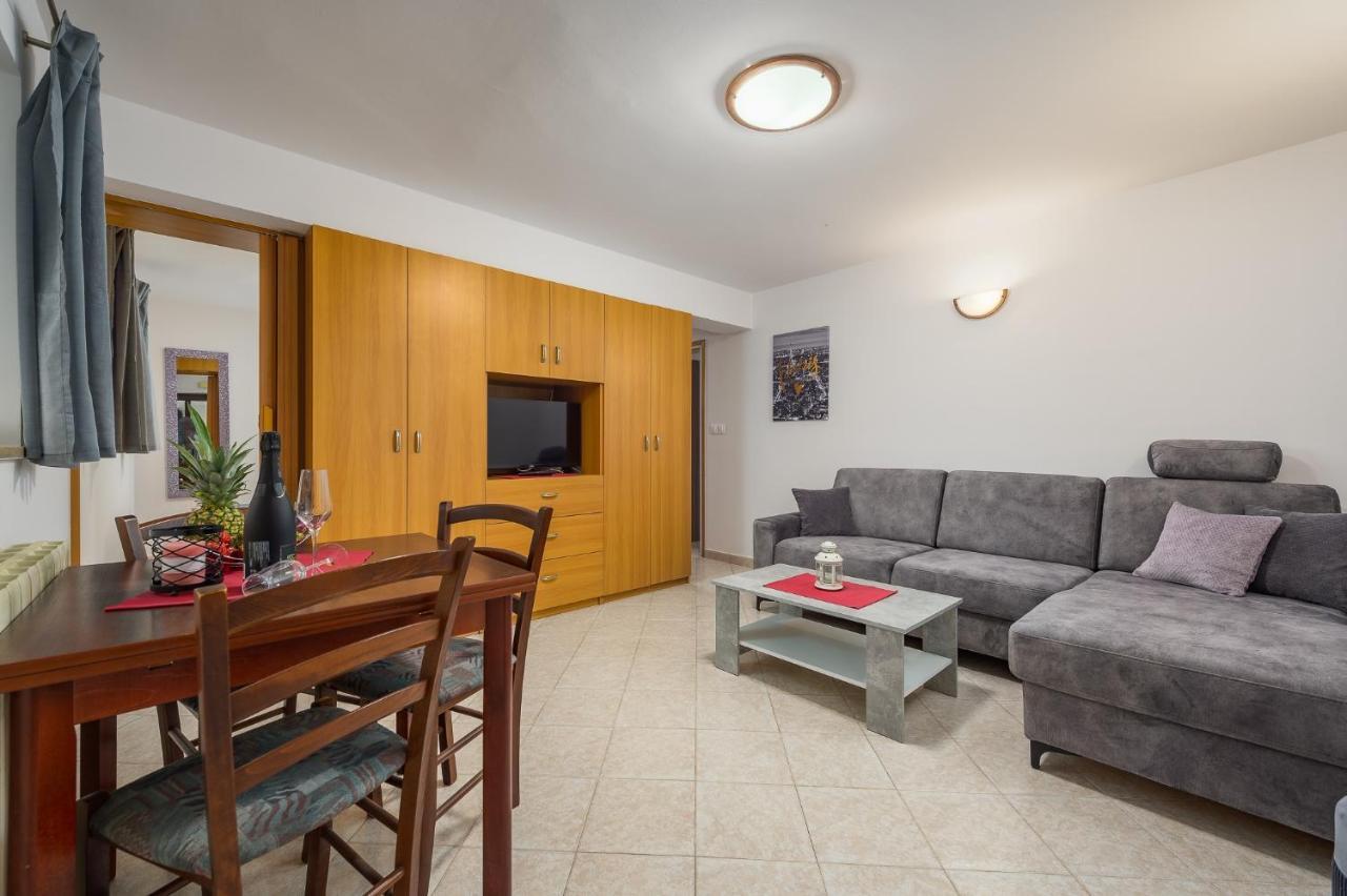 Apartments With A Parking Space Lovran, Opatija - 7869 외부 사진